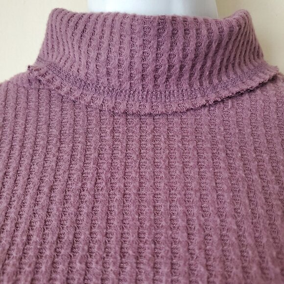 Wild Fable Women's Long Sleeve Turtleneck Cozy Boxy Cropped T-shirt Sz  Medium - Picture 8 of 16